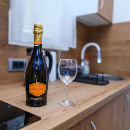 Bozur Apartmani, Kod Hotela Sunce