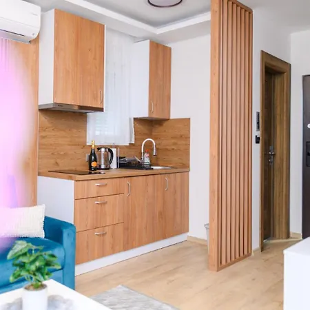 Bozur Apartmani, Kod Hotela Sunce