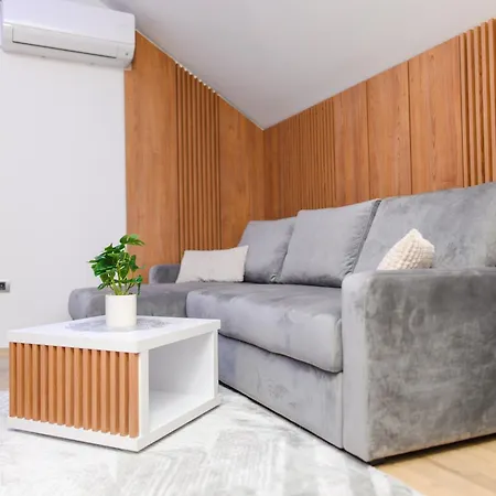 Bozur Apartmani, Kod Hotela Sunce